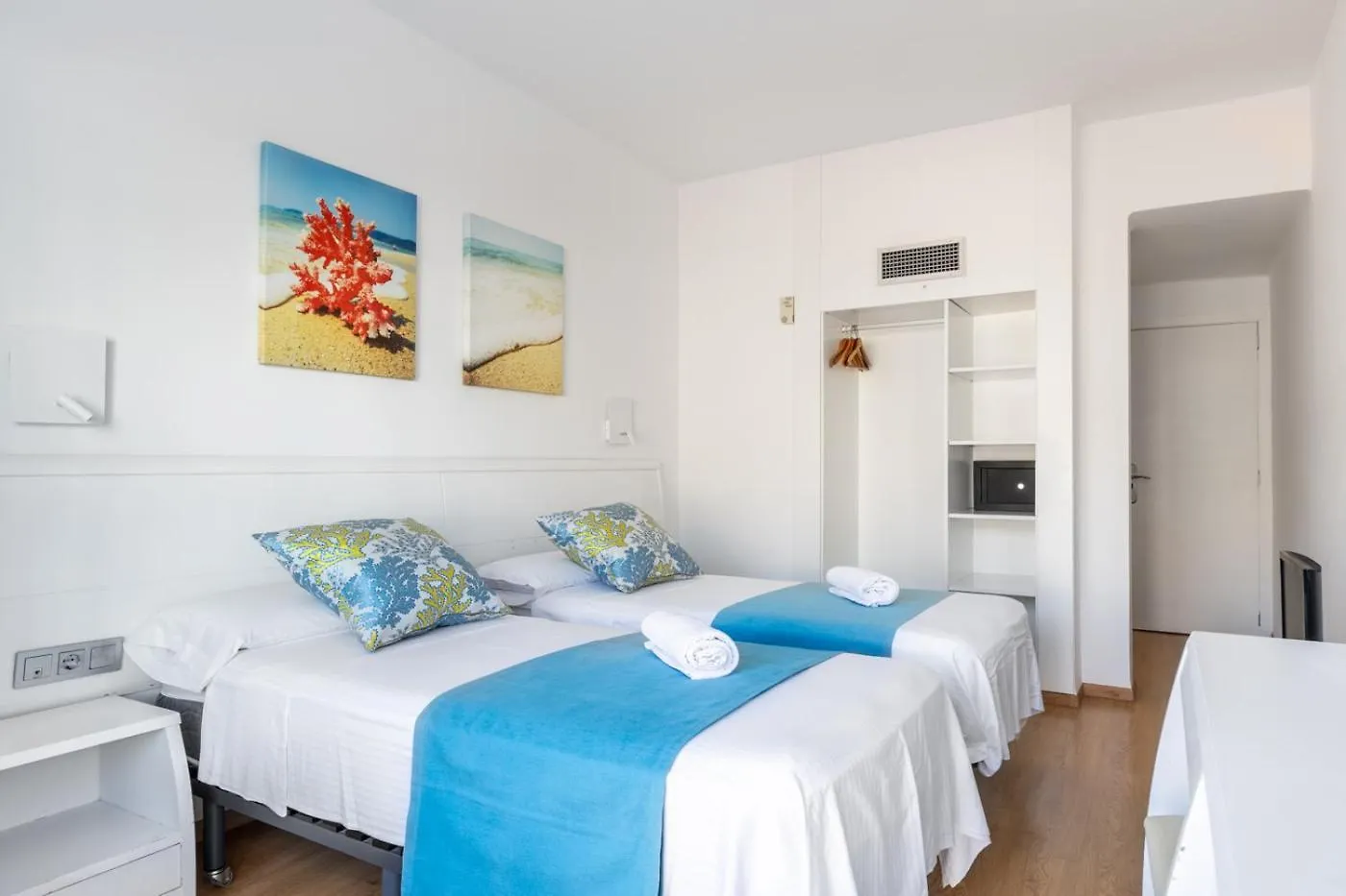 Guest house Hostal Neptuno Peguera