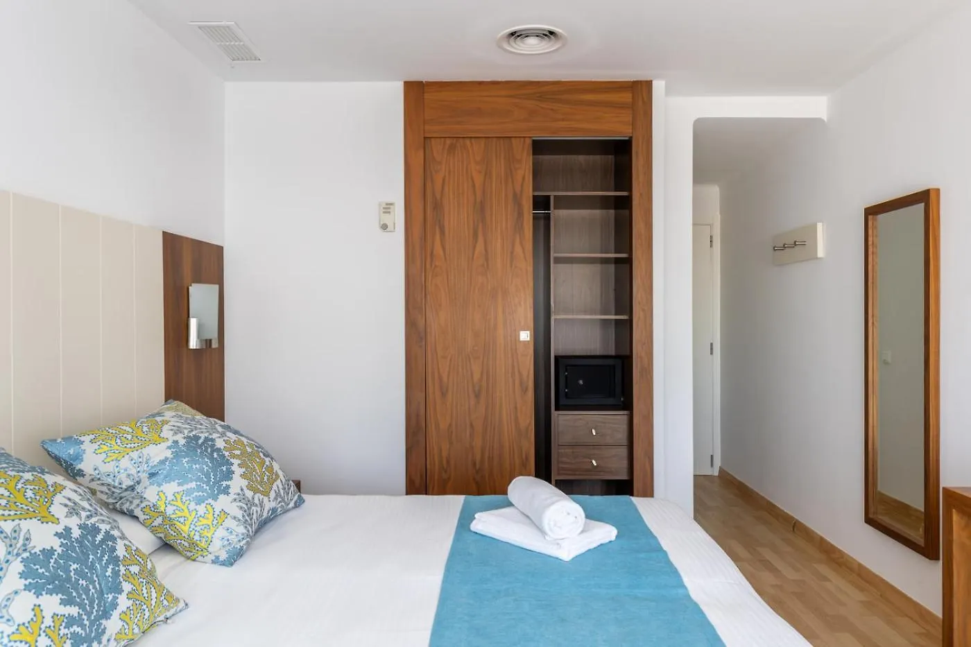 Hostal Neptuno Peguera 3*,  Spain