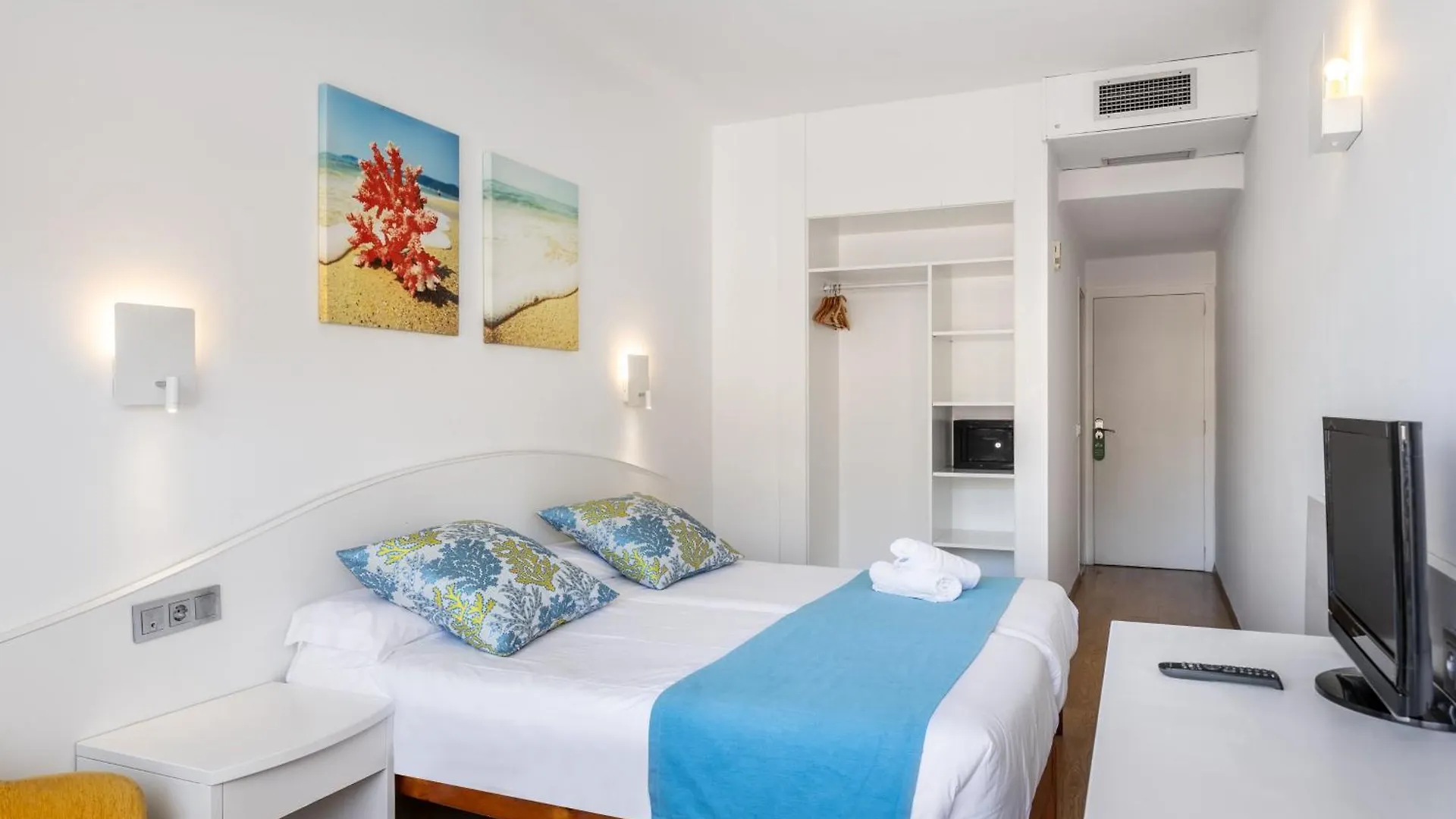 Guest house Hostal Neptuno Peguera