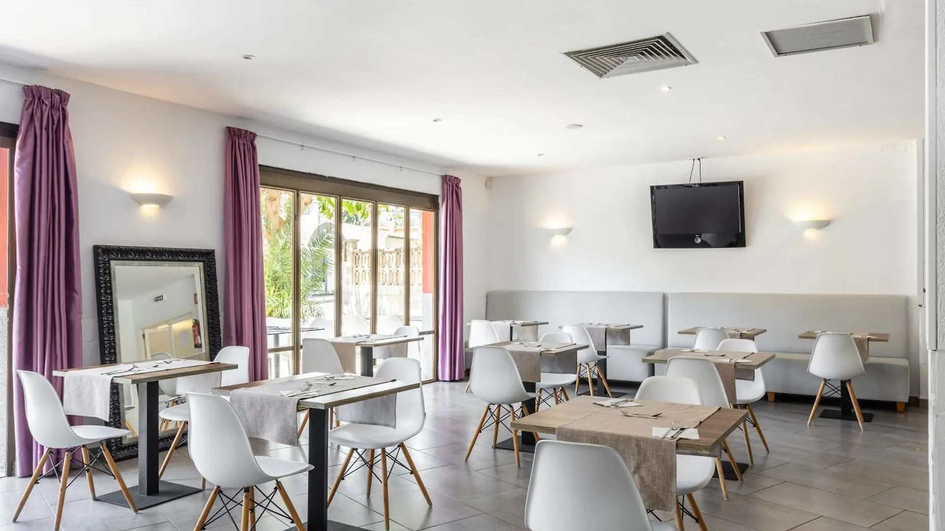 Hostal Neptuno Peguera 3*,