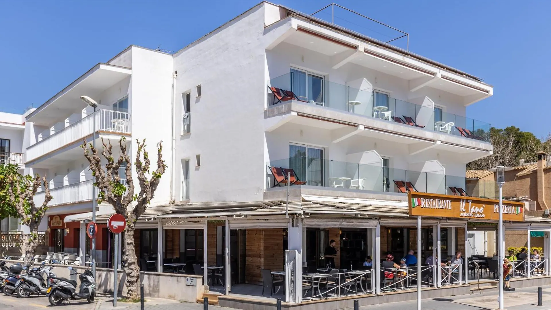 Guest house Hostal Neptuno Peguera