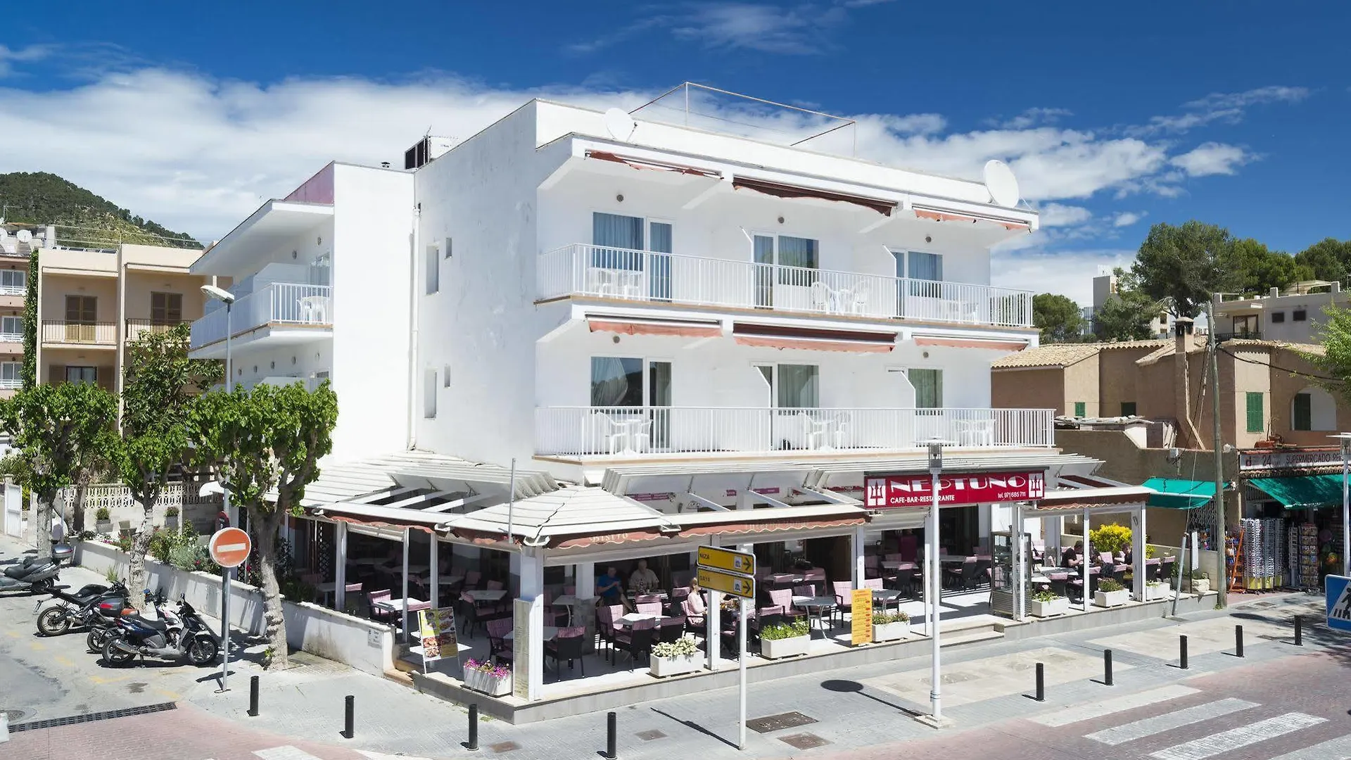 Guest house Hostal Neptuno Peguera